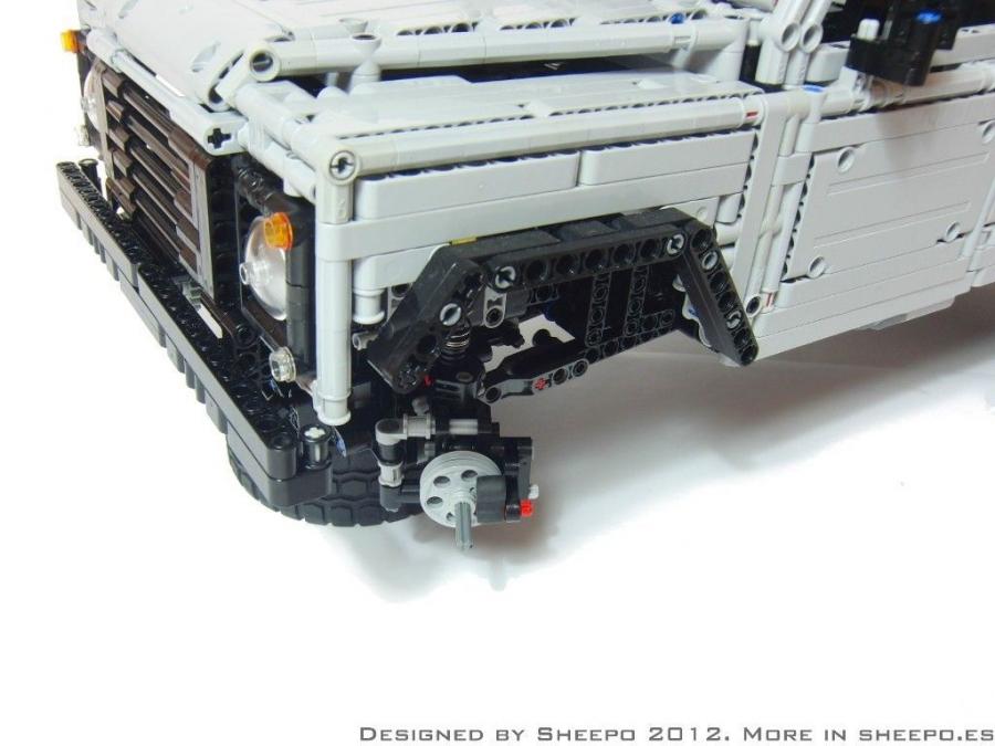  Land Rover Defender 110 by Lego 2012 года  (фото 3 из 12)